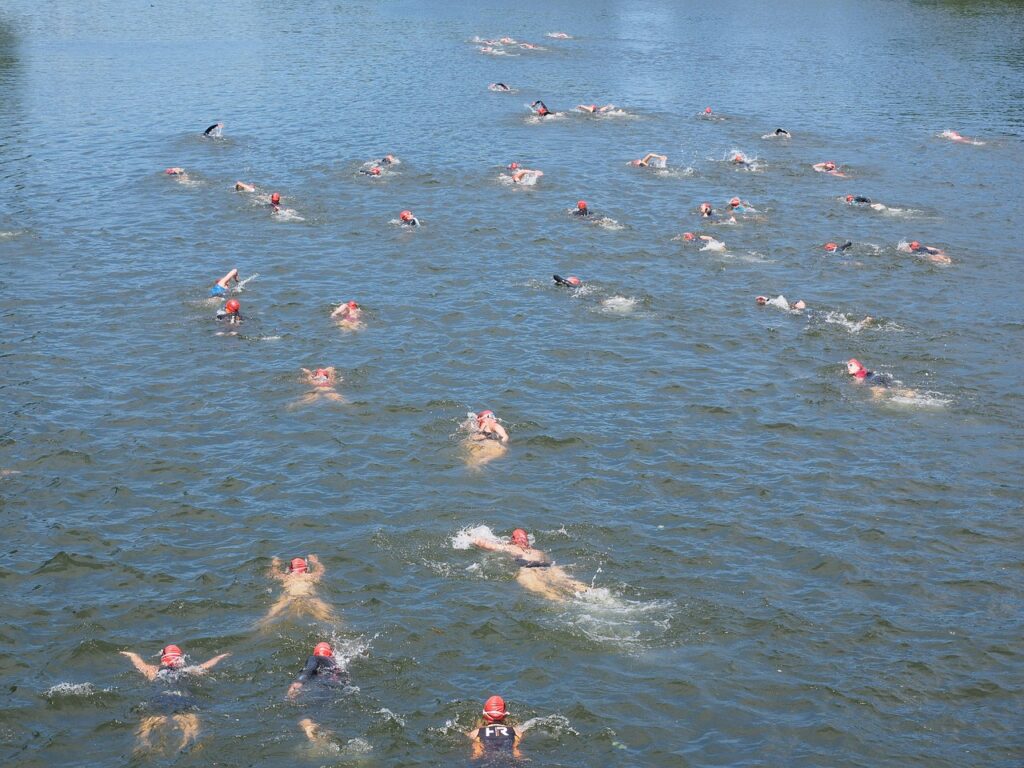 plywanie w wodach otwartych "open water" - triathlon